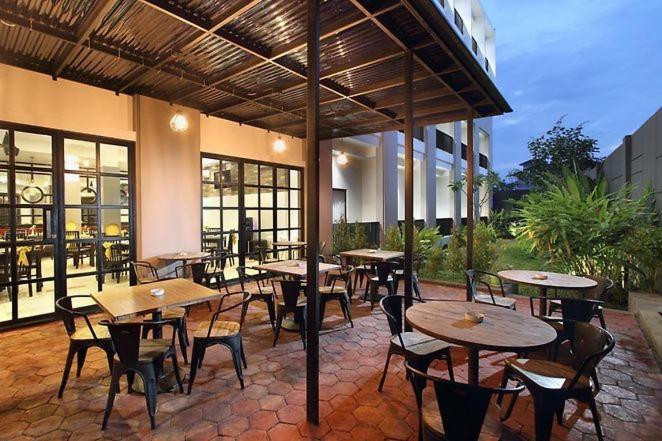 Helios Hotel & Convention Watampone Bagian luar foto