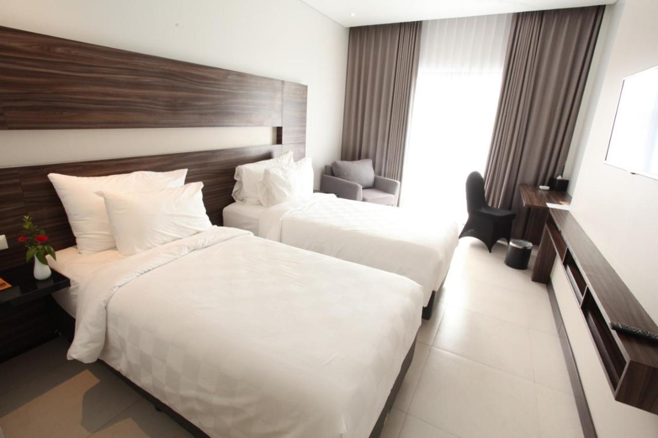 Helios Hotel & Convention Watampone Bagian luar foto
