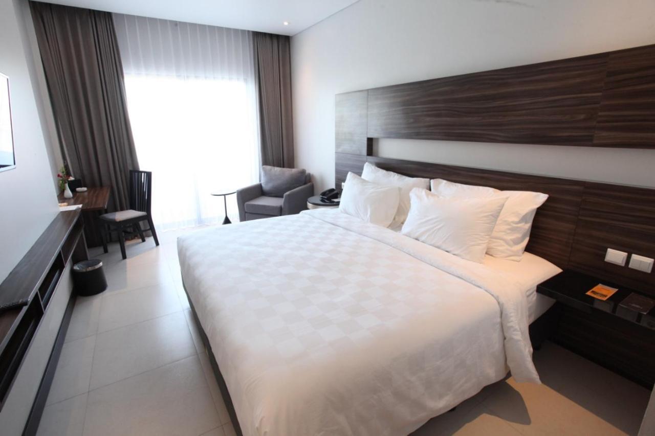 Helios Hotel & Convention Watampone Bagian luar foto