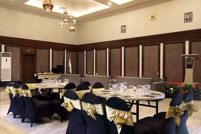 Helios Hotel & Convention Watampone Bagian luar foto